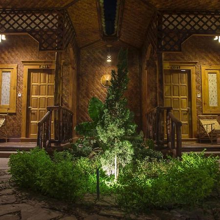 Tai House Resort Hsipaw Bagian luar foto