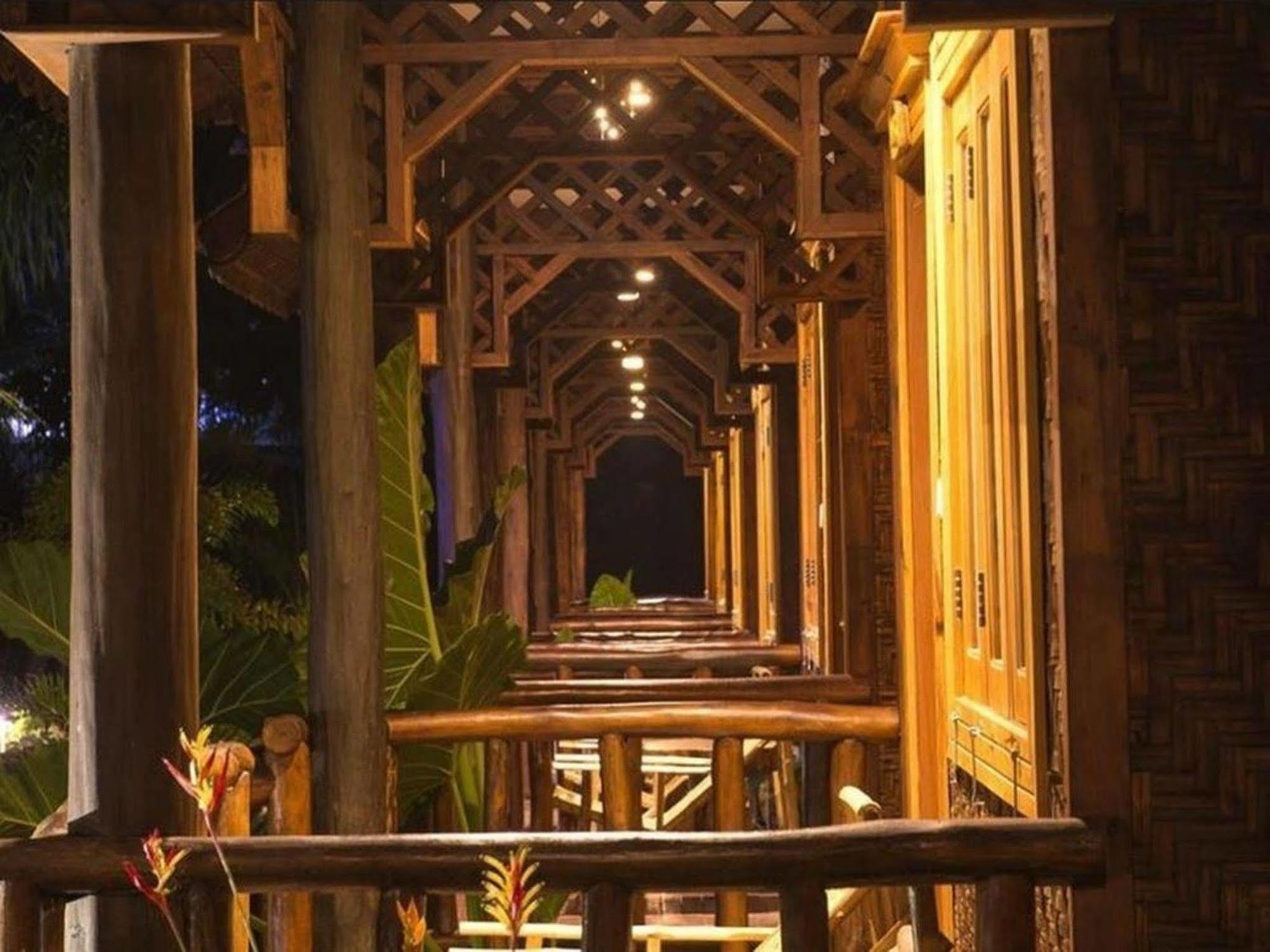 Tai House Resort Hsipaw Bagian luar foto