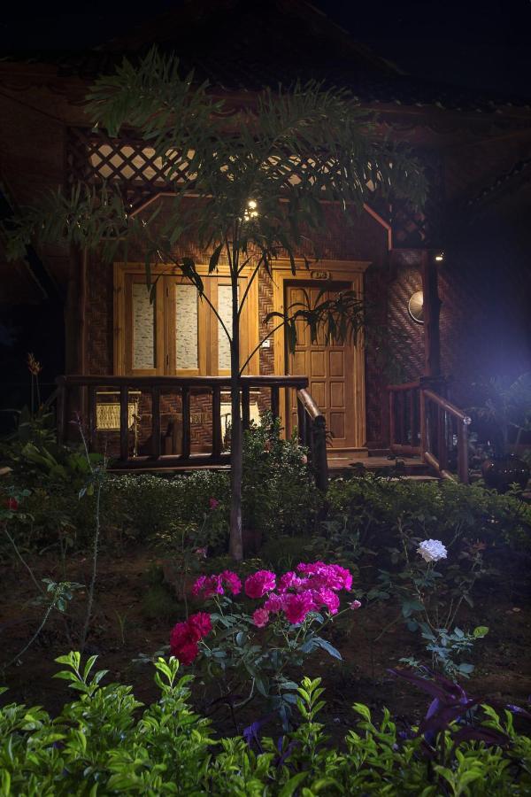 Tai House Resort Hsipaw Bagian luar foto